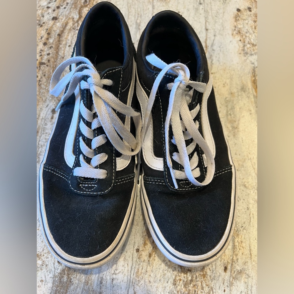 Vans off the wall canvas and suede skate shoe womens 6